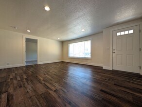 235 Irvington Dr in Eugene, OR - Building Photo - Building Photo