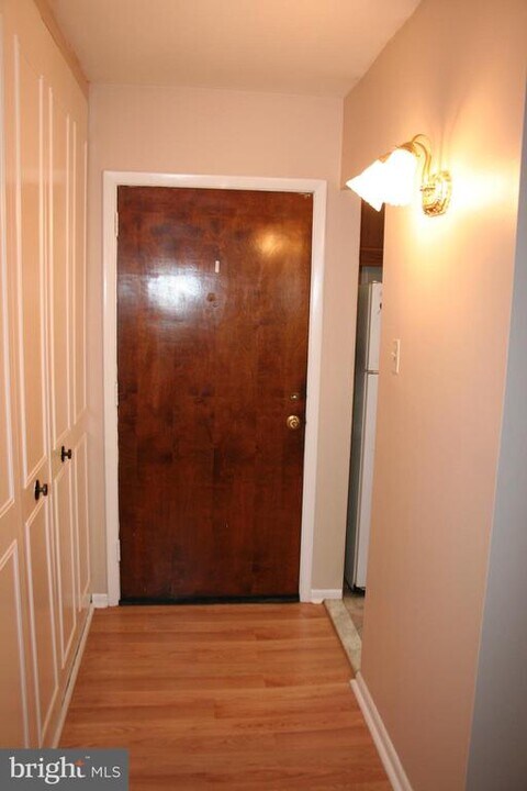 338 Drummers Ln in Wayne, PA - Building Photo