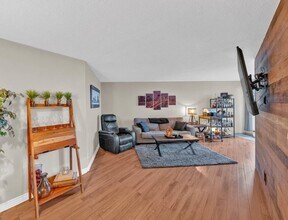 150 Park St W in Windsor, ON - Foto de edificio - Building Photo