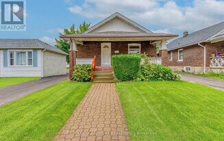 5188 Maple St in Niagara Falls, ON - Building Photo