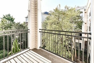 12913 Centre Park Cir, Unit 302 in Herndon, VA - Building Photo - Building Photo