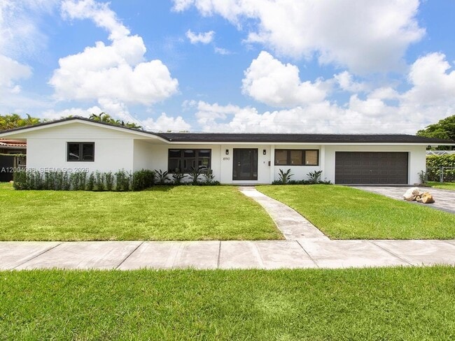 8790 SW 85th St in Miami, FL - Foto de edificio - Building Photo