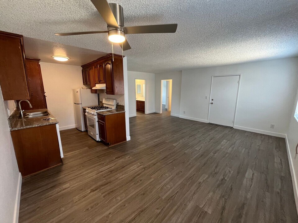 18416 Halsted St in Los Angeles, CA - Building Photo