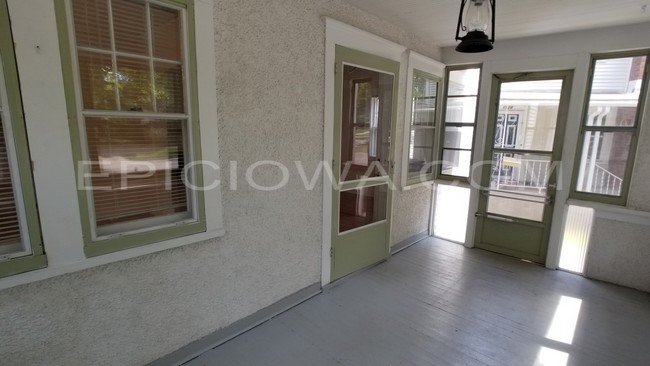 1924 2nd Ave SE in Cedar Rapids, IA - Building Photo - Building Photo