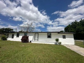 1550 E Bay St in Bartow, FL - Building Photo