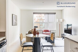 330 3rd Ave W-Unit -FL6-ID332 in Seattle, WA - Building Photo - Building Photo