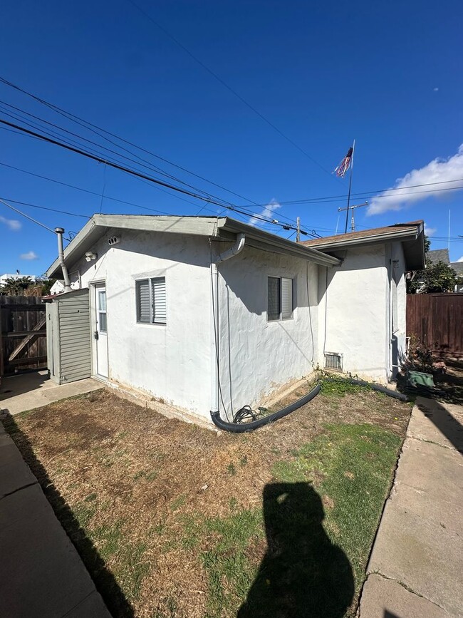 1370 Emerald St in San Diego, CA - Building Photo - Building Photo
