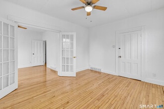 10 Huntington Ave in Shelton, CT - Building Photo - Building Photo