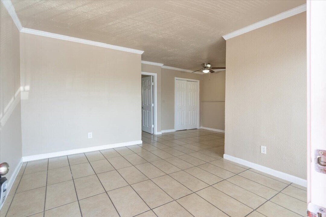 3045 Golfcrest Blvd in Houston, TX - Building Photo
