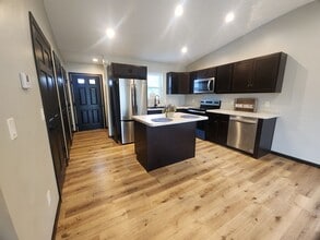 1253 W South Park Ave in Oshkosh, WI - Building Photo - Building Photo