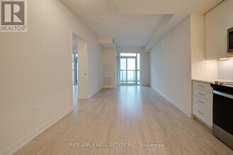 38 Annie Craig Dr in Toronto, ON - Building Photo - Building Photo