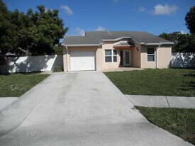 401 NW 23rd St in Boca Raton, FL - Building Photo