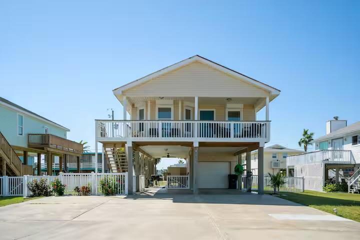 4106 Reeves Dr in Galveston, TX - Building Photo