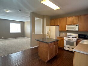 1863 Indian Hill Ln in Aurora, IL - Building Photo - Building Photo