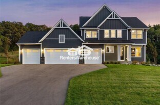 10441 56th St N in Lake Elmo, MN - Building Photo