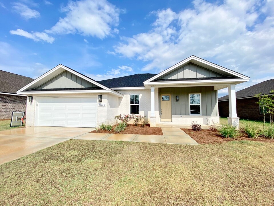 3630 Cedar Park Dr in Panama City, FL - Building Photo