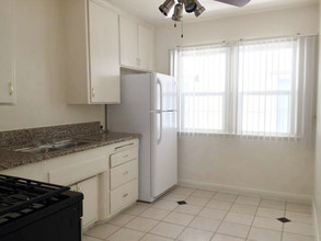 1059 S Norton Ave in Los Angeles, CA - Building Photo - Building Photo