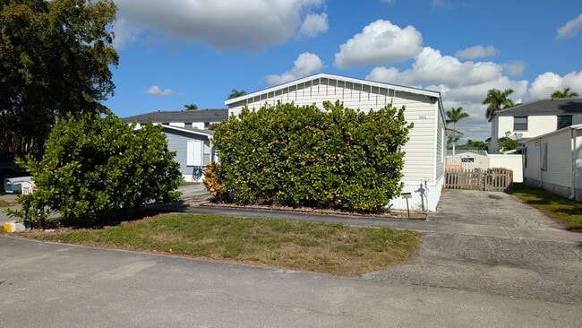 3023 SW 50th St in Fort Lauderdale, FL - Foto de edificio - Building Photo