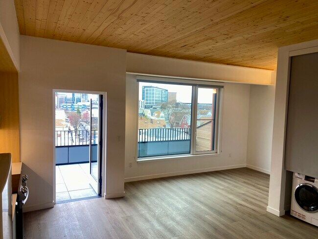 148 Broadway, Unit 502A in Somerville, MA - Foto de edificio - Building Photo