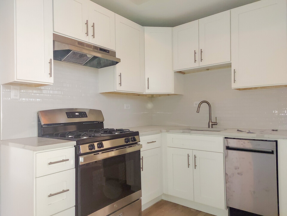 1954 W Winona St in Chicago, IL - Building Photo