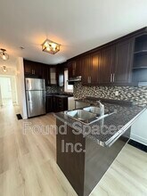 1554 Main St E in Hamilton, ON - Building Photo - Building Photo
