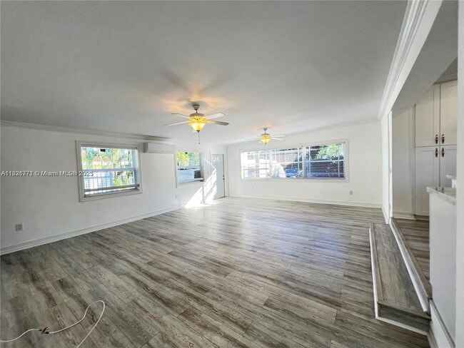905 NE 111th St in Miami, FL - Building Photo - Building Photo