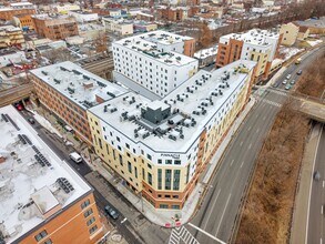 72 S Essex Ave in Orange, NJ - Foto de edificio - Building Photo