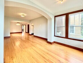 2652 N Harding Ave, Unit 02 in Chicago, IL - Foto de edificio - Building Photo