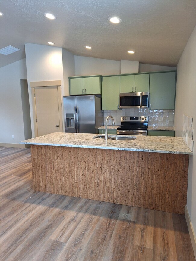 702 Smith Ave in Nampa, ID - Building Photo - Building Photo