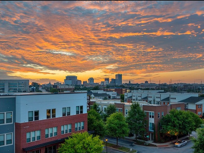 Sola Station in Columbia, SC - Foto de edificio - Building Photo