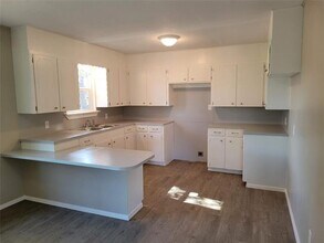 1317 E Main St in Gun Barrel City, TX - Building Photo - Building Photo