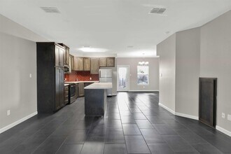 1014 Monaco Blvd-Unit -12 in Laredo, TX - Building Photo - Building Photo