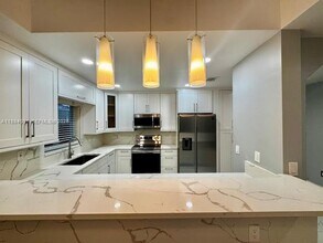 2706 NE 30th Pl in Fort Lauderdale, FL - Foto de edificio - Building Photo