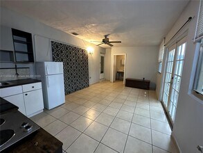 16901 NW 51st Pl-Unit -B in Miami Gardens, FL - Building Photo - Building Photo