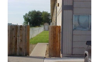 Sundown Square Apartments in Ontario, OR - Building Photo - Building Photo