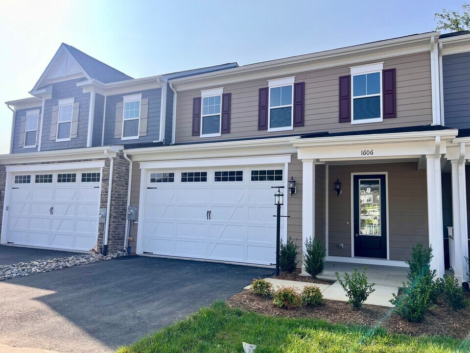 1606 Koch Ct in Charlottesville, VA - Building Photo