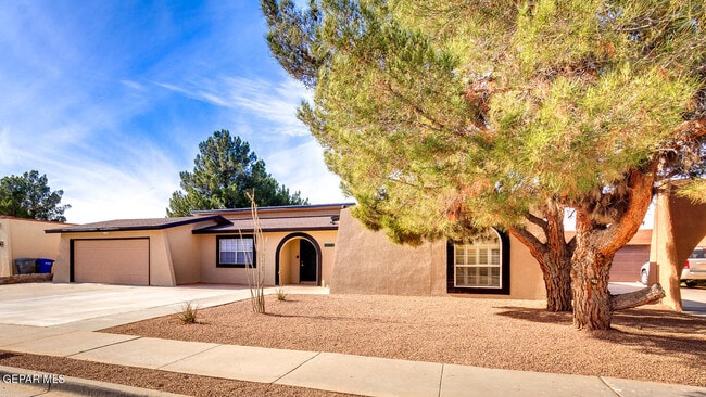 5572 Fernwood Cir in El Paso, TX - Building Photo - Building Photo