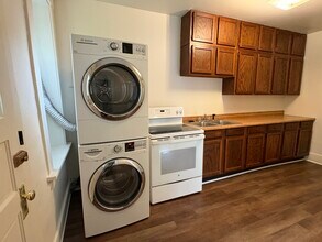 228 E Bloomington St in Iowa City, IA - Building Photo - Building Photo