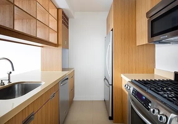 450 W 17th St in New York, NY - Building Photo