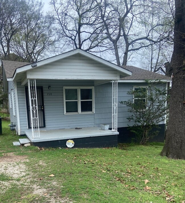 property at 208 15th Ave SW