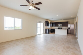 24387 W Flores Dr in Buckeye, AZ - Building Photo - Building Photo