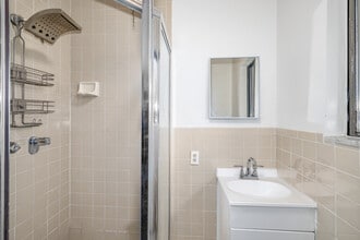 Lindvale Gardens in Mahwah, NJ - Building Photo - Interior Photo