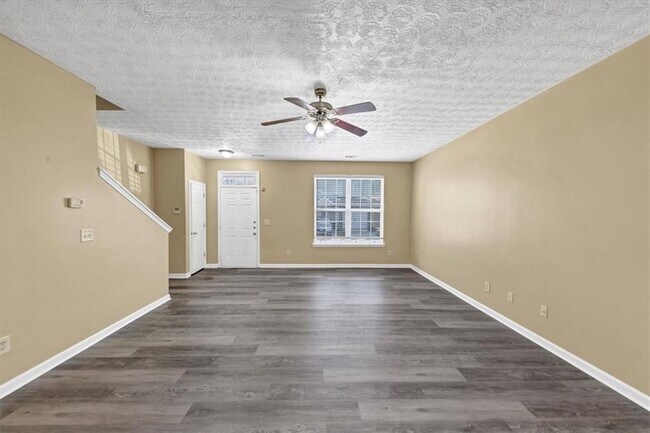 4376 Stone Gate Way in East Point, GA - Foto de edificio - Building Photo