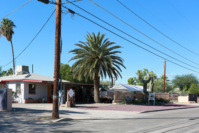 Lee Lodge in Tucson, AZ - Building Photo - Building Photo