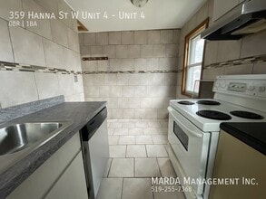 359 Hanna St W in Windsor, ON - Building Photo - Building Photo