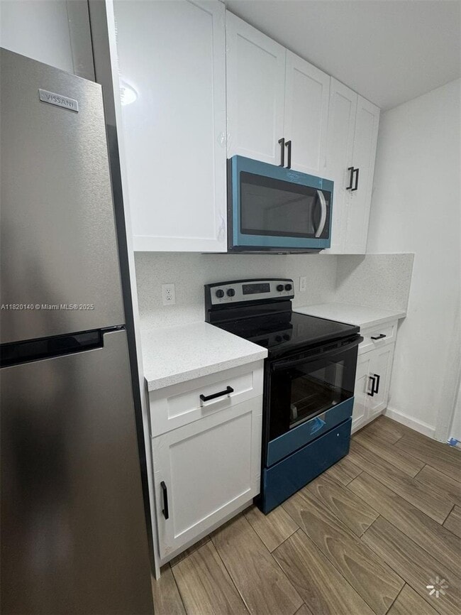 617 NW 3rd Ave in Hallandale Beach, FL - Foto de edificio - Building Photo