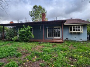 4131 Aralia Rd in Altadena, CA - Foto de edificio - Building Photo