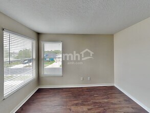 5344 Clover Mist Dr in Apollo Beach, FL - Building Photo - Building Photo