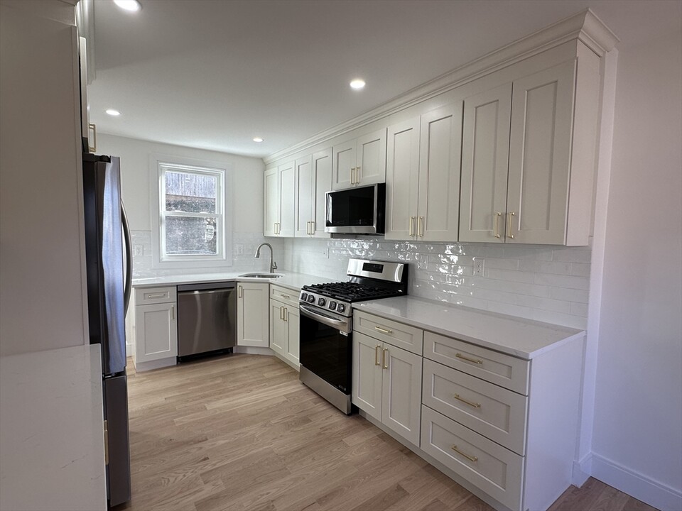 28 Park Ln, Unit #1 in Boston, MA - Building Photo