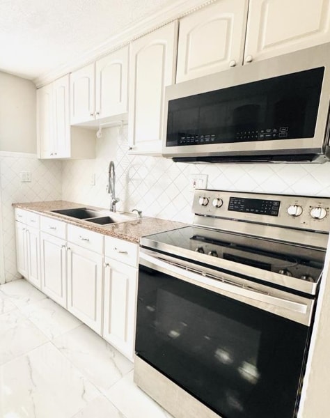 6350 W 22nd Ct in Hialeah, FL - Building Photo - Building Photo